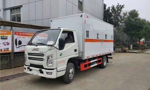 江鈴雜項(xiàng)危險(xiǎn)品廂式車(chē) 