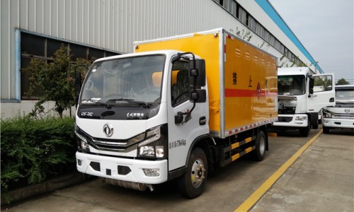 4噸東風(fēng)多利卡黑火藥運(yùn)輸車(chē) 
