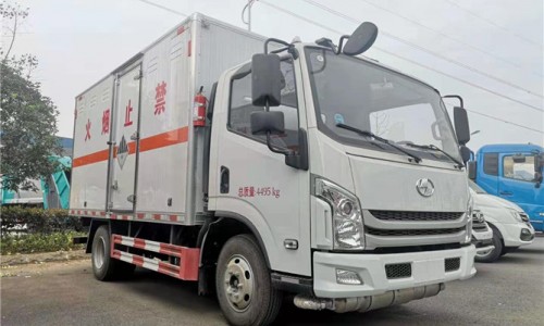 躍進(jìn)C500九類(lèi)雜項(xiàng)危險(xiǎn)品廂式車(chē) 