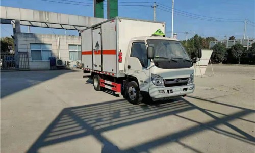 福田小卡3危險(xiǎn)品廂式車(chē) 