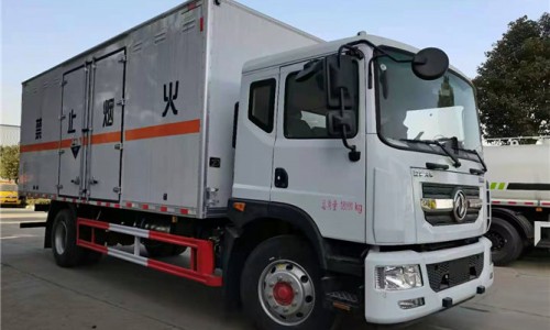 6.8米東風(fēng)多利卡D9氣瓶運(yùn)輸車(chē) 